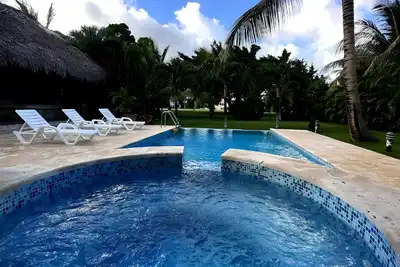 Image de Expansive Golf Villa: Private Pool & Optional Chef/Staff + Free Bonus