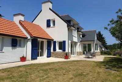 Maison avec Wifi, jardin, à 700m de la plage à Tregastel