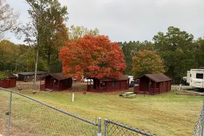 Image de Poolside Rustic Cabin- Cabin 4