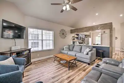 Image de Cozy + Deluxe Branson Condo w/ Covered Balcony