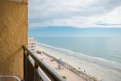 Image de Updated Ocean front Caravelle Resort condo w/full kitchen & King Bed