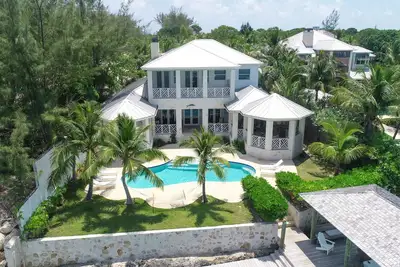 Harbor Island Oceanfront Escape. Private Dock, Heated Pool & Sunset Views.
