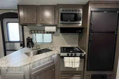 Image de Spacious Rv w/ large shower & Queen bed