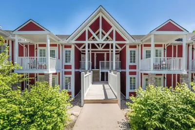 Image de 4-Bed Country Club Haven with Pool, BBQs, and More\n