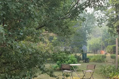 Image de Chalet dans la Forest. Adorable chalet, walking distance to the Charente Lac. . . .