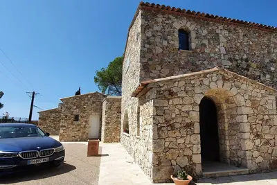 Image de Suite Chagall. Grand studio neuf avec vue sur jardin et vallée à 800m de St-Paul