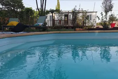 Image de Logement avec jardin et parking indépendants, piscine et jacuzzi