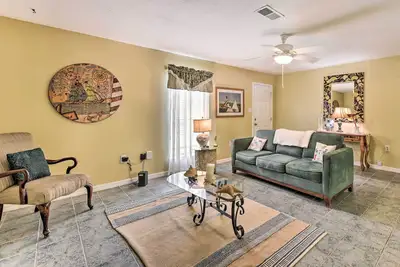 Image de Charming Townhome w/ Patio ~ 1/2 Mi to Bayou!