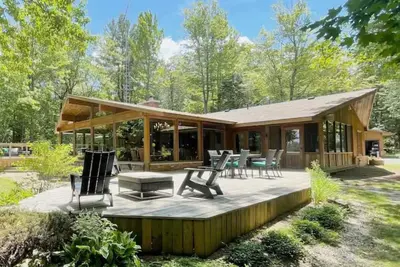 Image de Kawartha Lakes Private Lakefront Estate