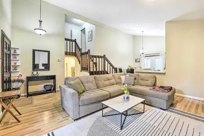 Image de Cozy Cary Abode ~ 10 Mi to Downtown Raleigh!