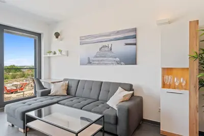 Image de Cloche d'Or Proximity: Sleek Urban Space