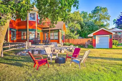 Image de Waterfront Mound Retreat w/ Dock & Lake Access!