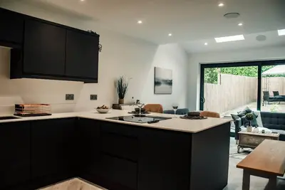 Image de Bv Luxury 3 Bedroom Townhouse At Bed Cliff Oaks