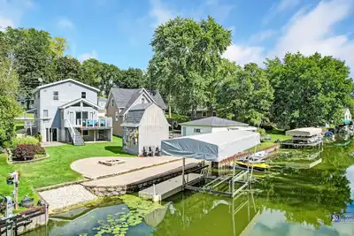 Image de Chain O' Lakes life. . . serene bay w/ private beach access. Kayaks & Boats welcome