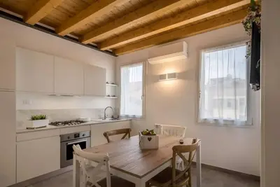 Image de Modern beachfront apartment with parking