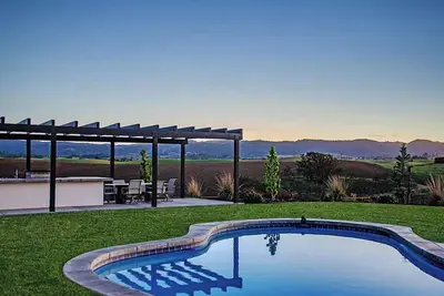 Image de New! Custom Luxury Estate on 220 Acres Lot - Views