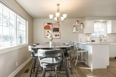 Image de #StayInMyDistrict Meridian Cheerful Duplex