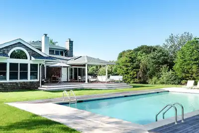 Image de Classic Quogue house in great location. Quiet! and 5 mn bike ride to the Beach.