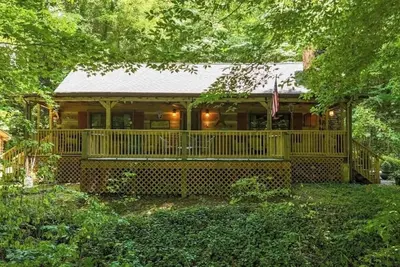 Image de Retreat to this Hidden Cabin in the Yadkin Valley