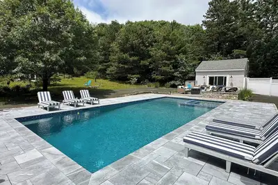 Image de Osterville Village - New Pool Large Yard + Outdoor Entertaining Area
