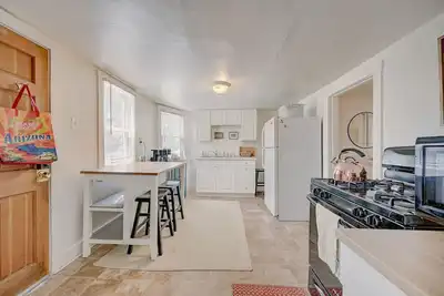 Image de Milwaukee 1br Bungalow with free parking