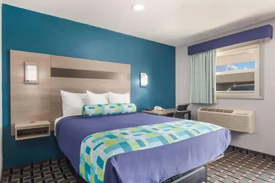 Pleasant Stay in Knights Inn & Suites Salem! Free Breakfast and Parking