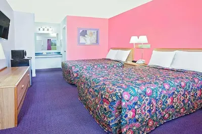 Image de Affordability Meets Comfort in the Knights Inn Muskogee! Â Free Onsite Parking