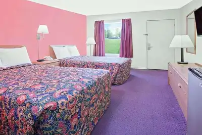Image de Convenient Stay in Knights Inn Muskogee! 3 Comfortable Units, Pets Allowed