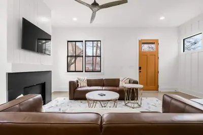 Image de *New* Summerhill Modern Farmhouse Style Home