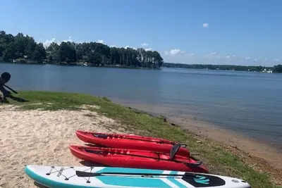 Image de Private cottage w/a view, Dock, SUPs & Kayaks