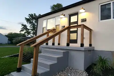 Image de Modern 4-Bedroom Bungalow Close to All Amenities