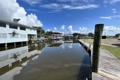 Image de Bb's Tiki Marina Cottage. Bring your boat! Great fishing area!