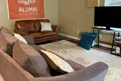 Image de Osu Fan Headquarters- 4 blocks from the Strip, 8 blocks to Campus.