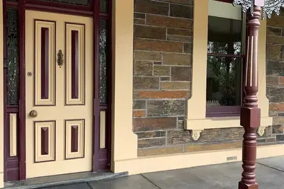 Image de Beautiful Heritage Stone Cottage with large garden