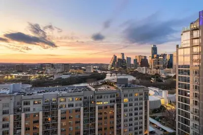 Image de Rainey St Luxury Condo | Rooftop Pool & Gym