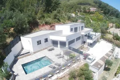 Image de Superbe villa contemporaine avec grande piscine privée