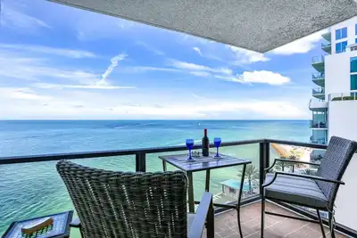 Image de Spectacular Views! Just Steps to the Sand! Free Parking, Wi-Fi, Pool, Hot Tub ~ 440 West, Unit 1208n
