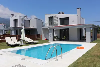 Image de Small beautifully located resort with private pools.