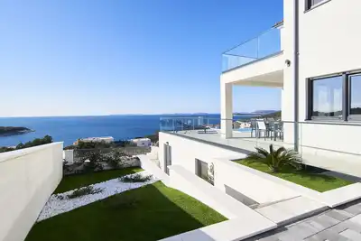 Image de Villa Infinity View — 3 min from the beach!