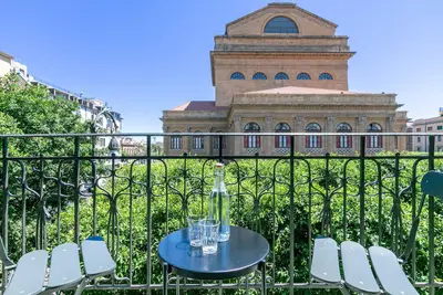 Image de Bright Apartment with View of the Maximum Theater