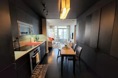 Image de Downtown 2Bd Condo with steps to Cn Tower and Lake