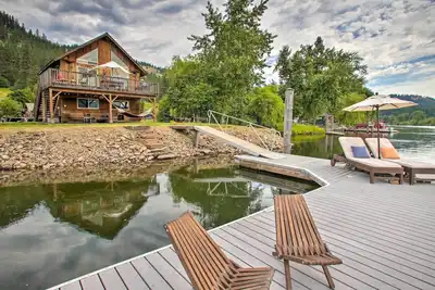 Image de Waterfront Cabin w/ 2 Boat Docks & Mtn Views!