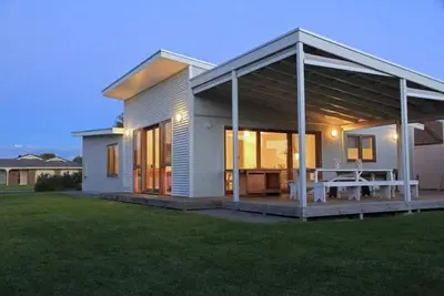 Image de Town Centre- walking distance to the main street