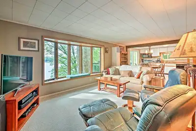 Image de 2 Mi to Winery: Le Roy Escape w/ Fire Pit & Views