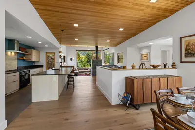 Image de Trails Edge - Gorgeous 30 day rental with a large yard on Bozeman's East side