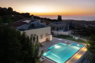 Felix villa with heated pool and amazing sea view