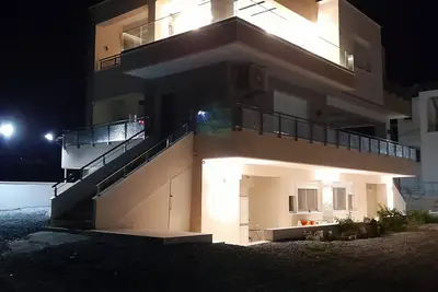 Image de Luxury Cozy appartment - 3min from the beach / center of Nea Foakaia