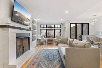 Image de Upmarket Large Modern Home