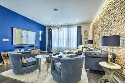 Image de Sleek Durham Townhome Near Dtwn w/ Balcony!