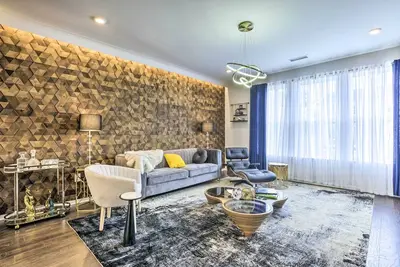 Image de Tasteful Durham Townhome - 6 Mi to Downtown!